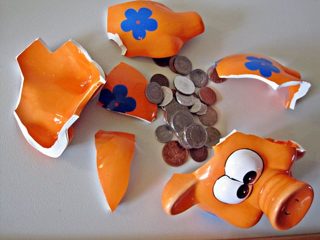 Issue 5 14.10.13 - NUS claims loans insufficient - photo. Images_of_Money
