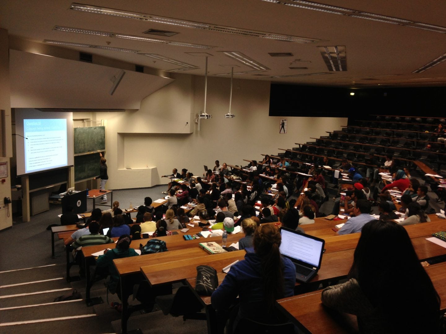 tuition fee Photo: Discott @ Wikimedia Commons
