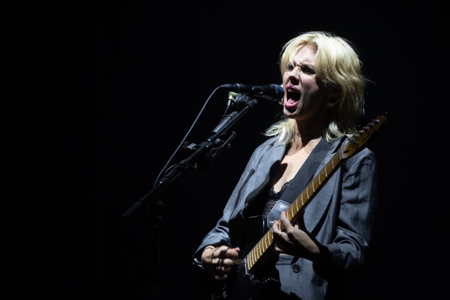 Wolf-Alice-Jamie-MacMillan-Reading18-10