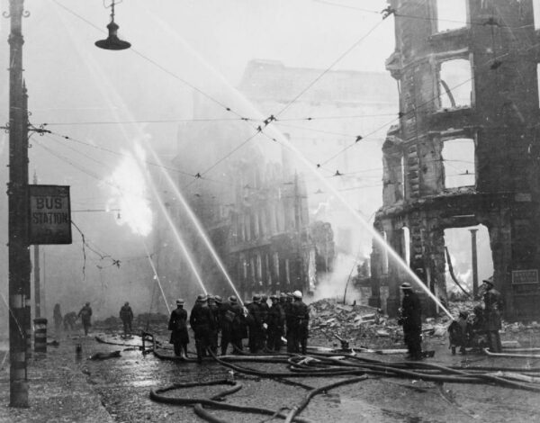Air_Raid_Damage_in_Britain-_Manchester_HU49833