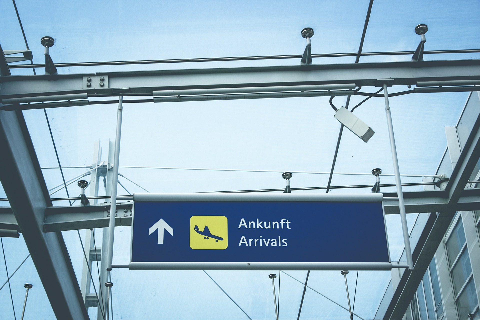 arrivals photo: markusspiske @pixabay