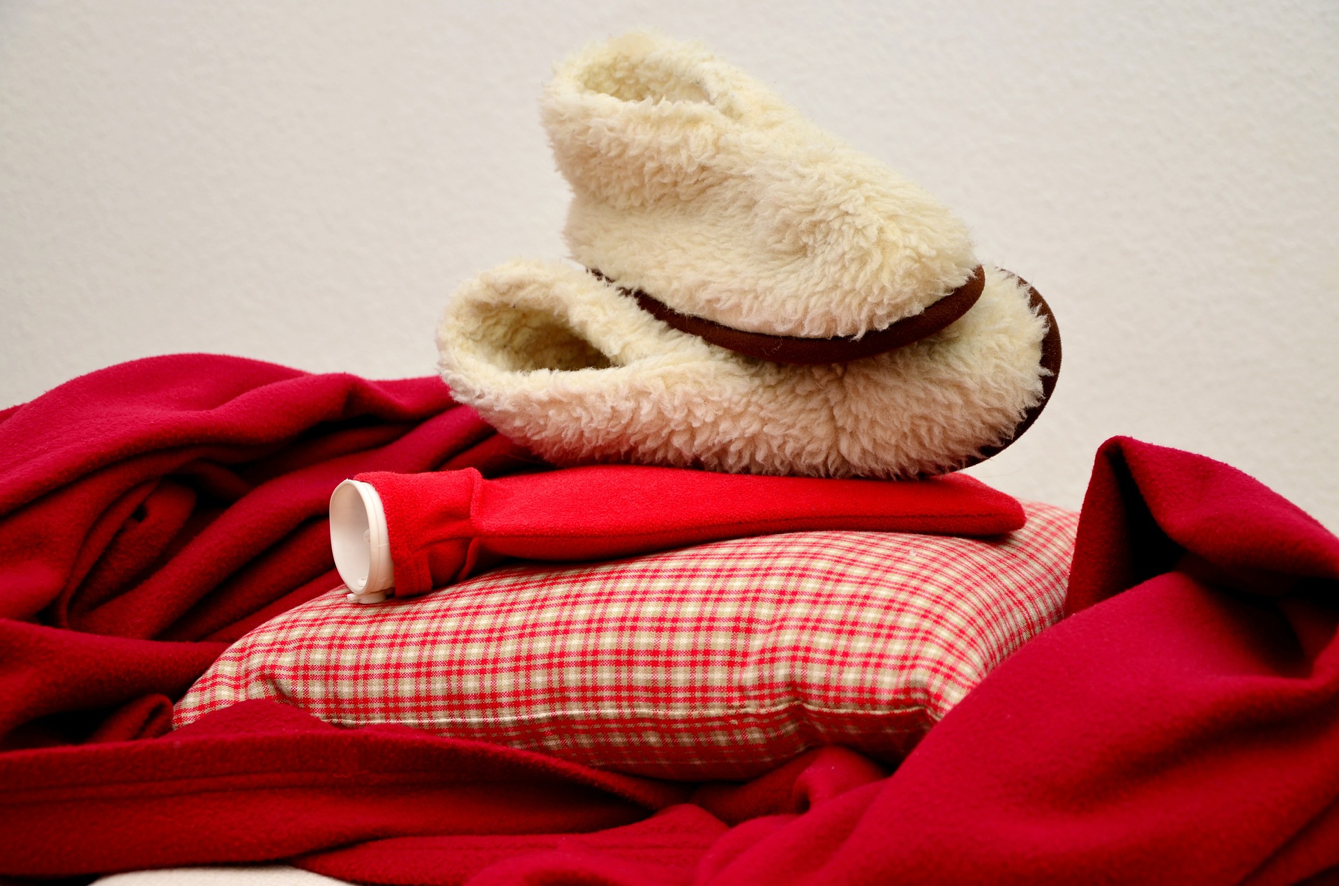 hot water bottle photo: congerdesign @pixabay