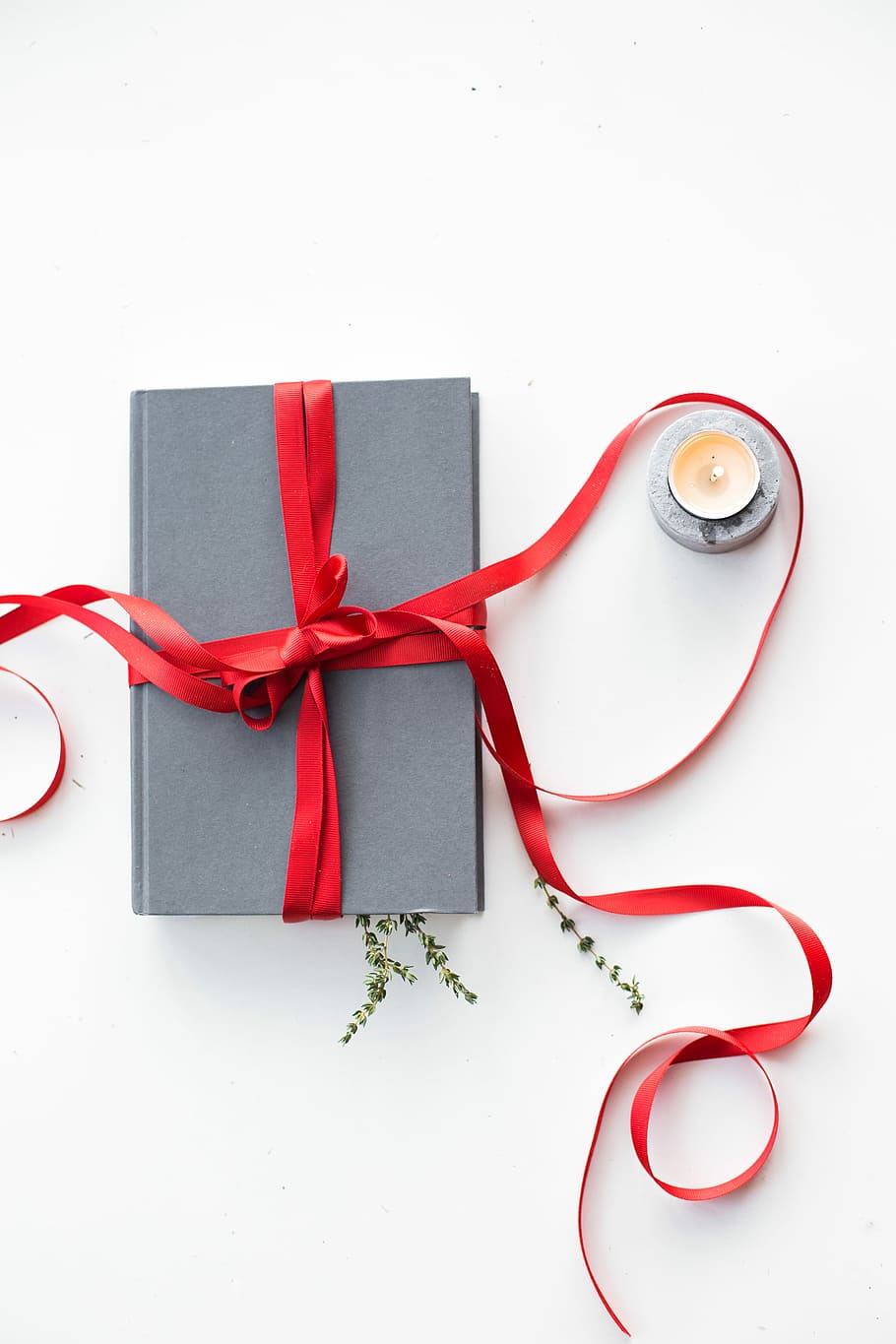 gift-present-ribbon-candle