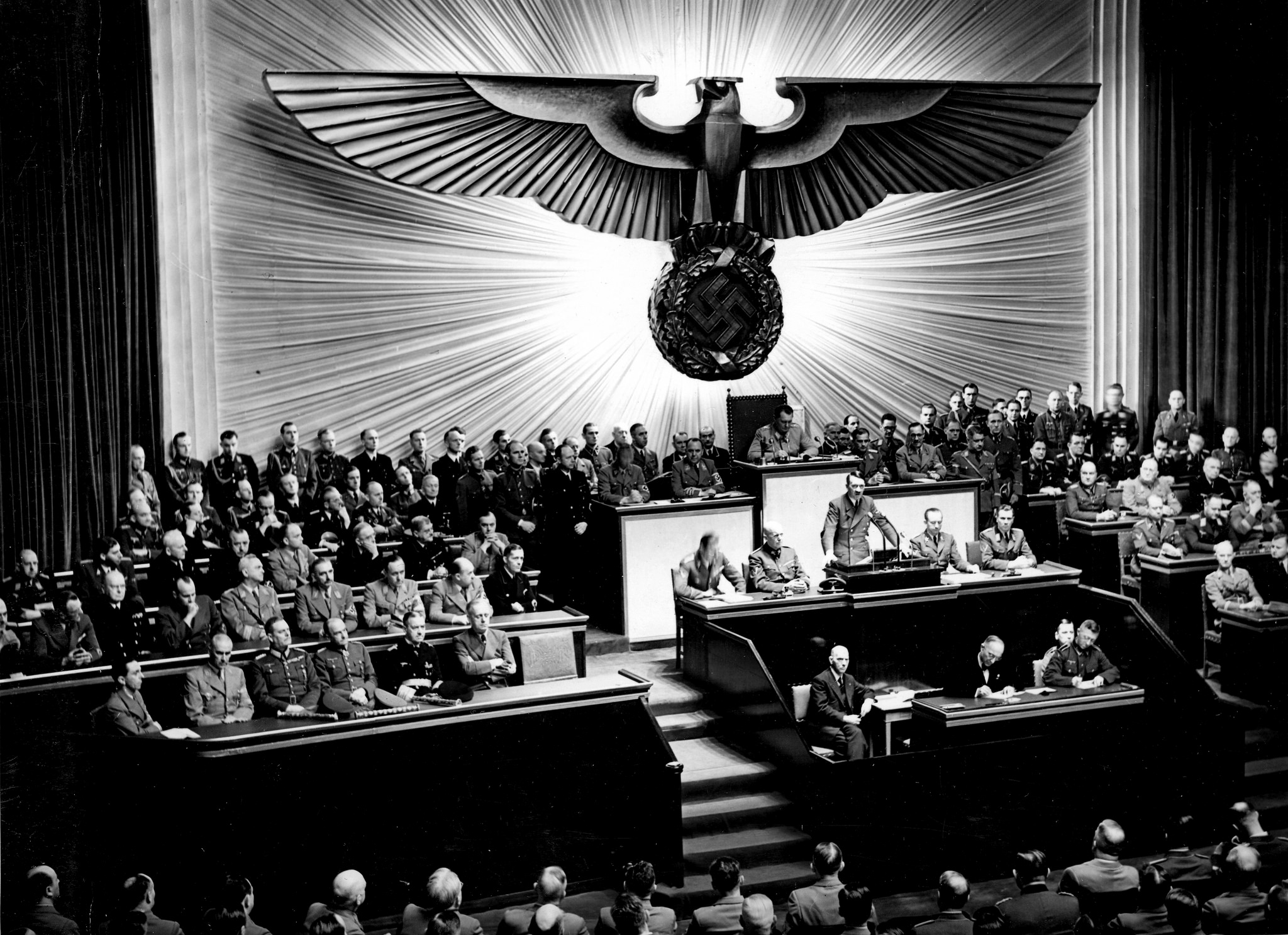 Photo: Bundesarchiv @ wikimedia commons