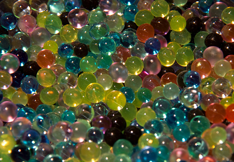 800px-Gel_Water_Beads_(6477584337)