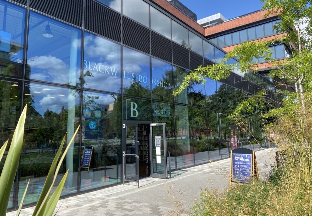 Photo of the outside Blackwell's Oxford Road