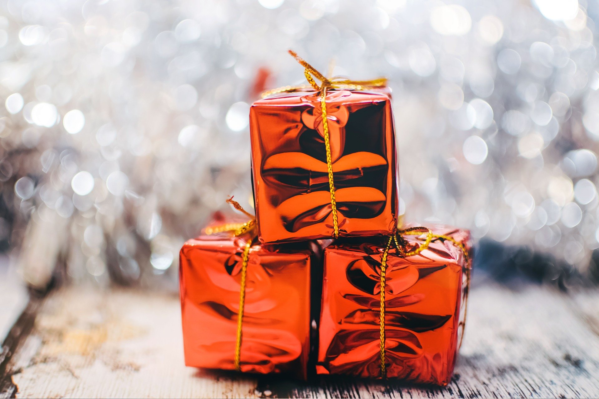 christmas-present-2178635_1920