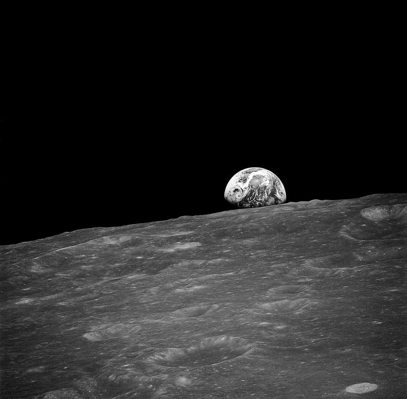 Gray scale image of the moon's surface @Pikrepo