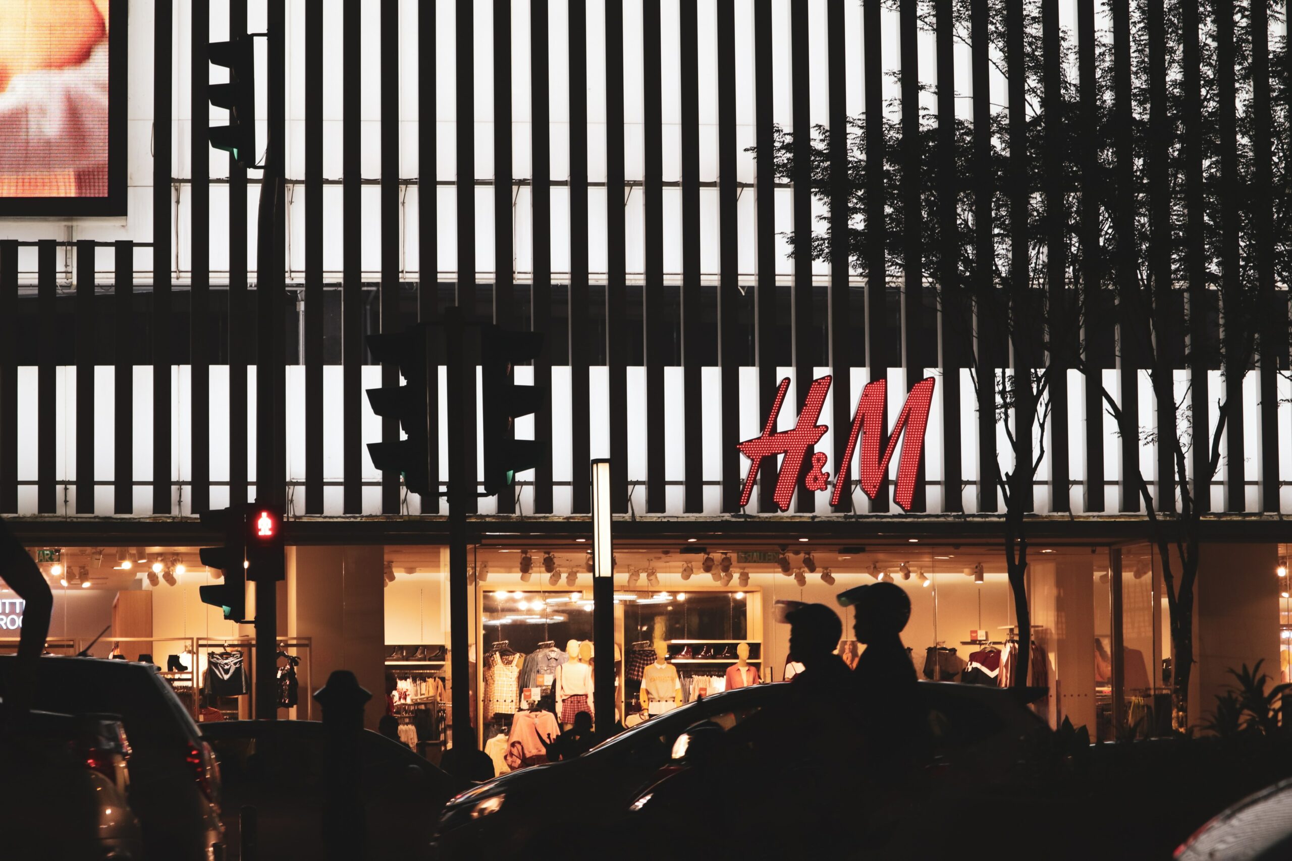 h&m clothing store outside sign fast fashion coronavirus