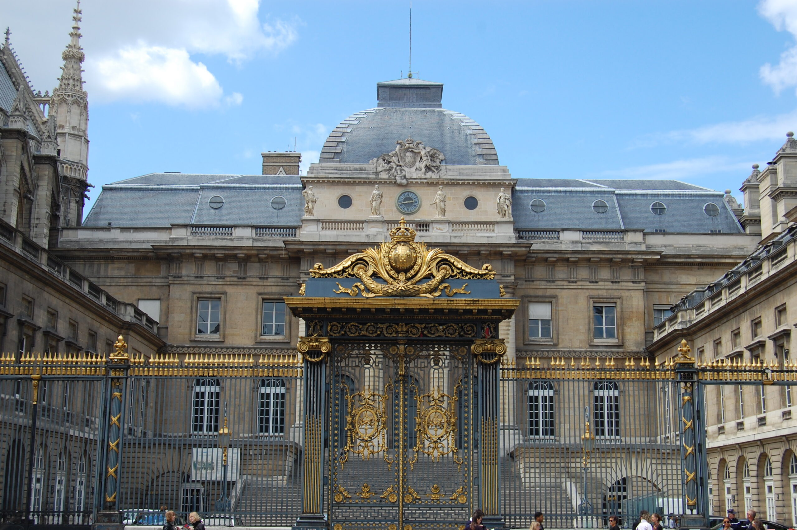 Palais_de_Justice_(Paris)_June_2010