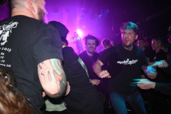 War Crowd 1