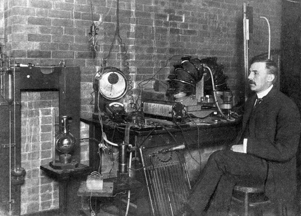 Ernest Rutherford at McGill, 1905 Photo: Materialscientist @Wikimedia Commons