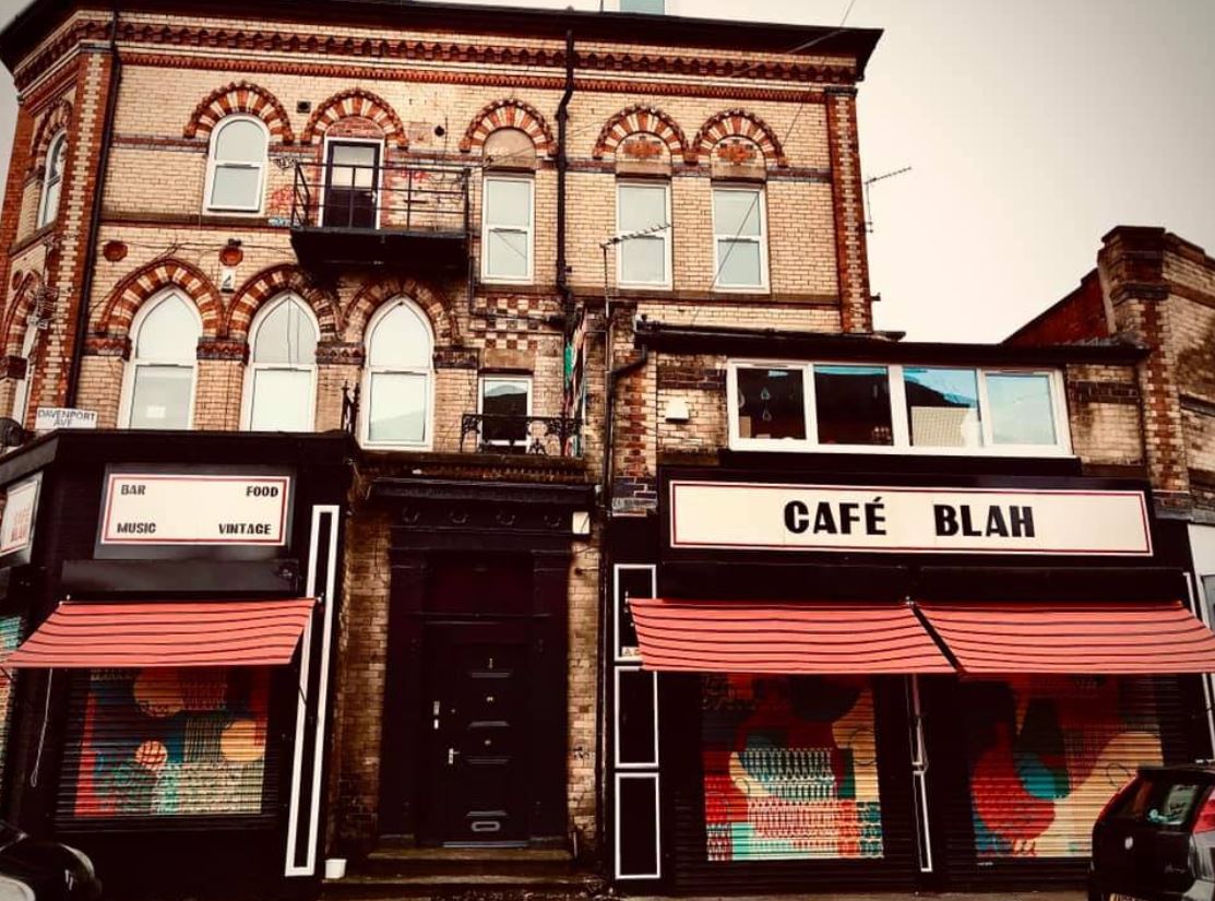 Café Blah side view