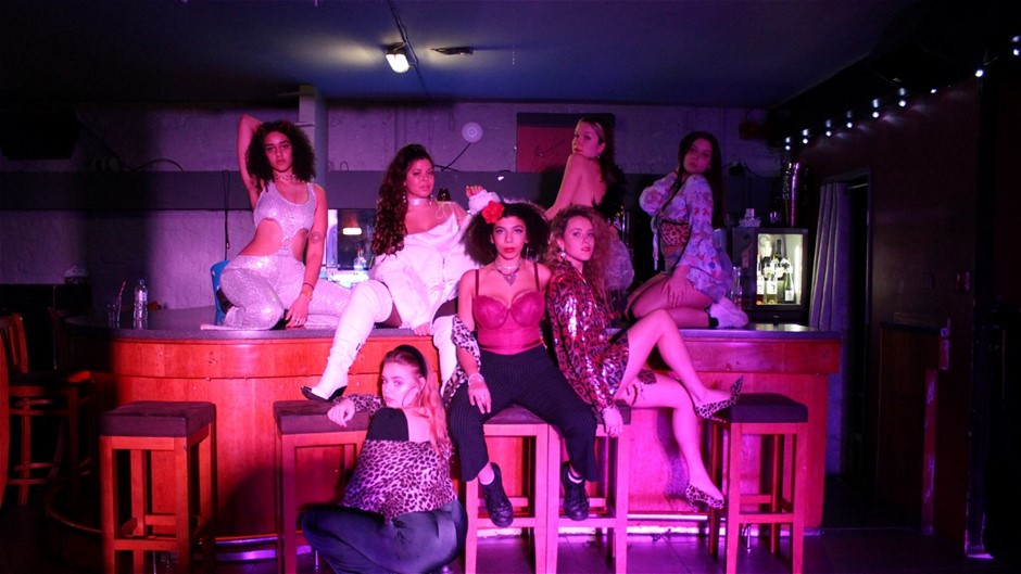 How to Keep Up with the Kardashians, So La Flair