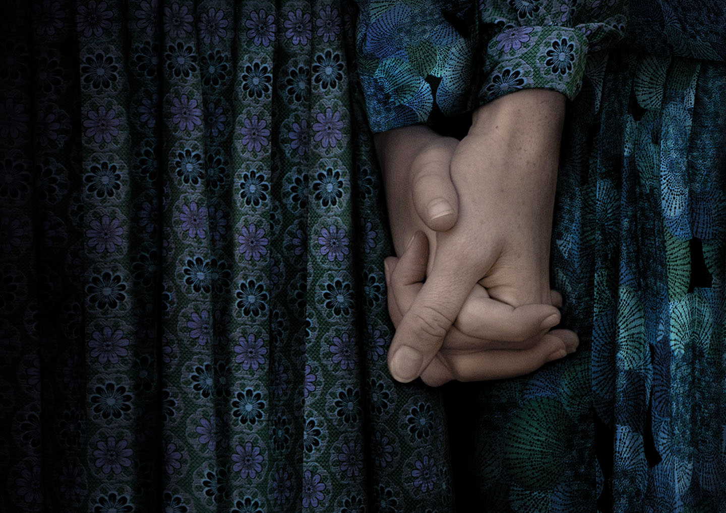 close up picture of women holding hands