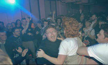 Warmduscher mosh pit