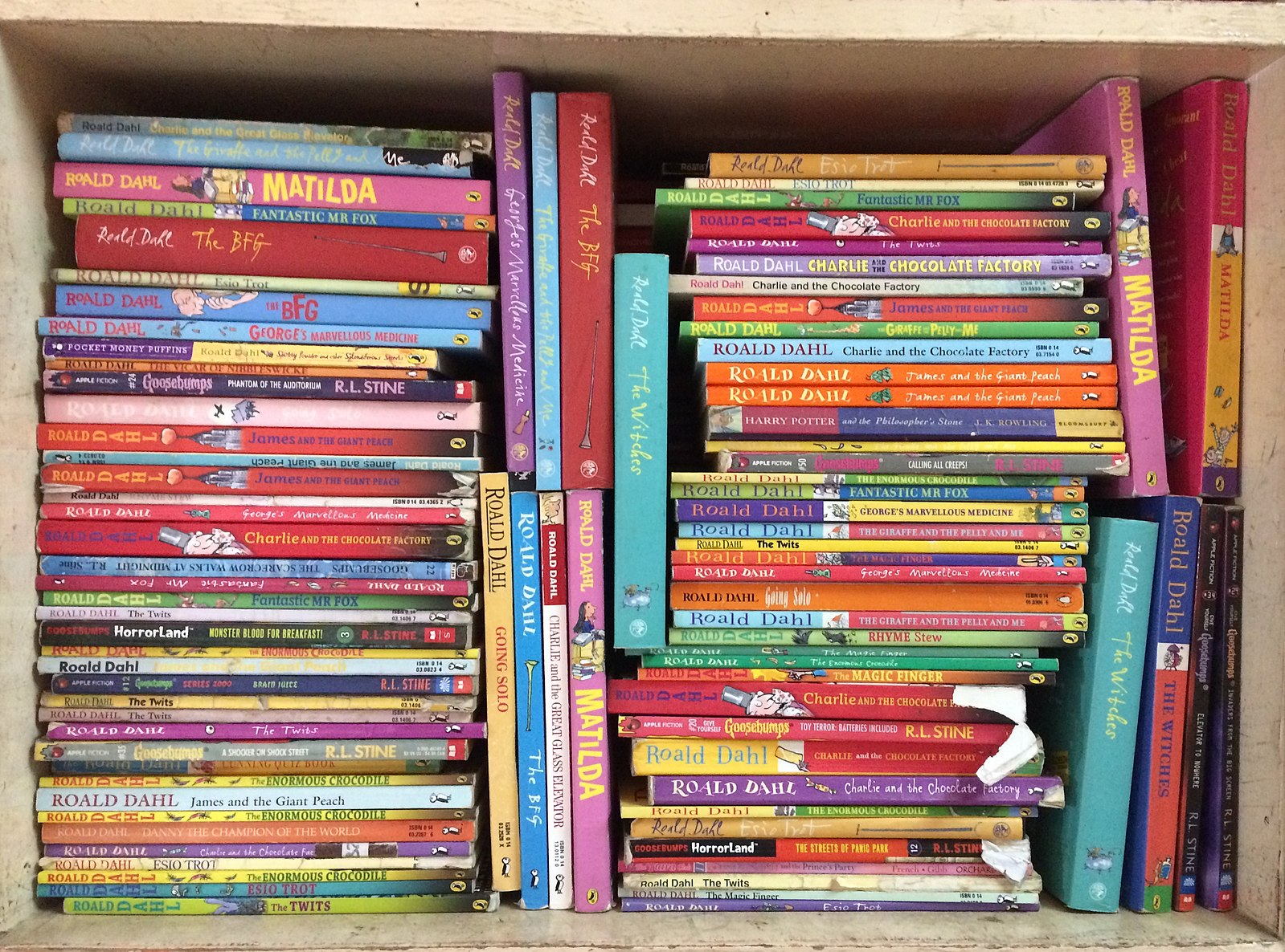 Bookshelf Roald Dahl