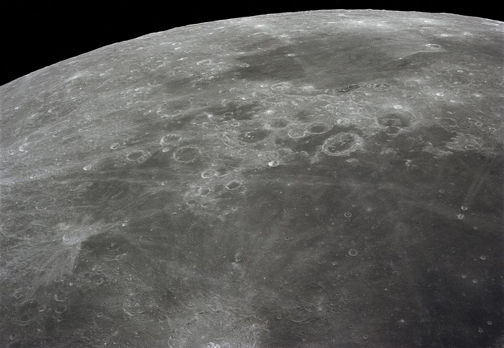 Lunar Surface (AS16 121 19449)
