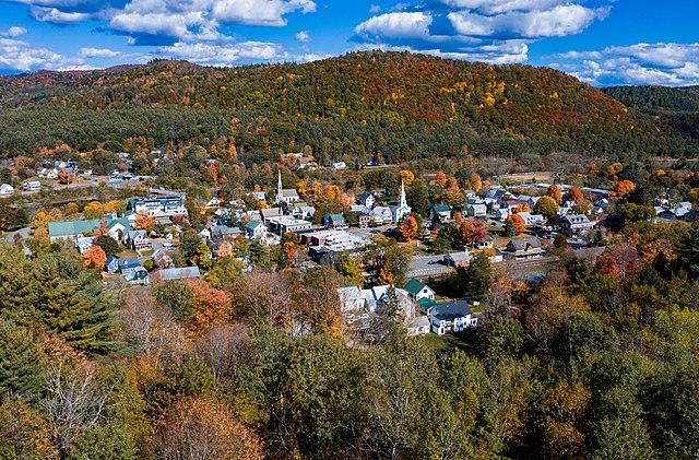 Fall_in_South_Royalton_Vermont_-_Gilmore_Girls_Opening_Scene