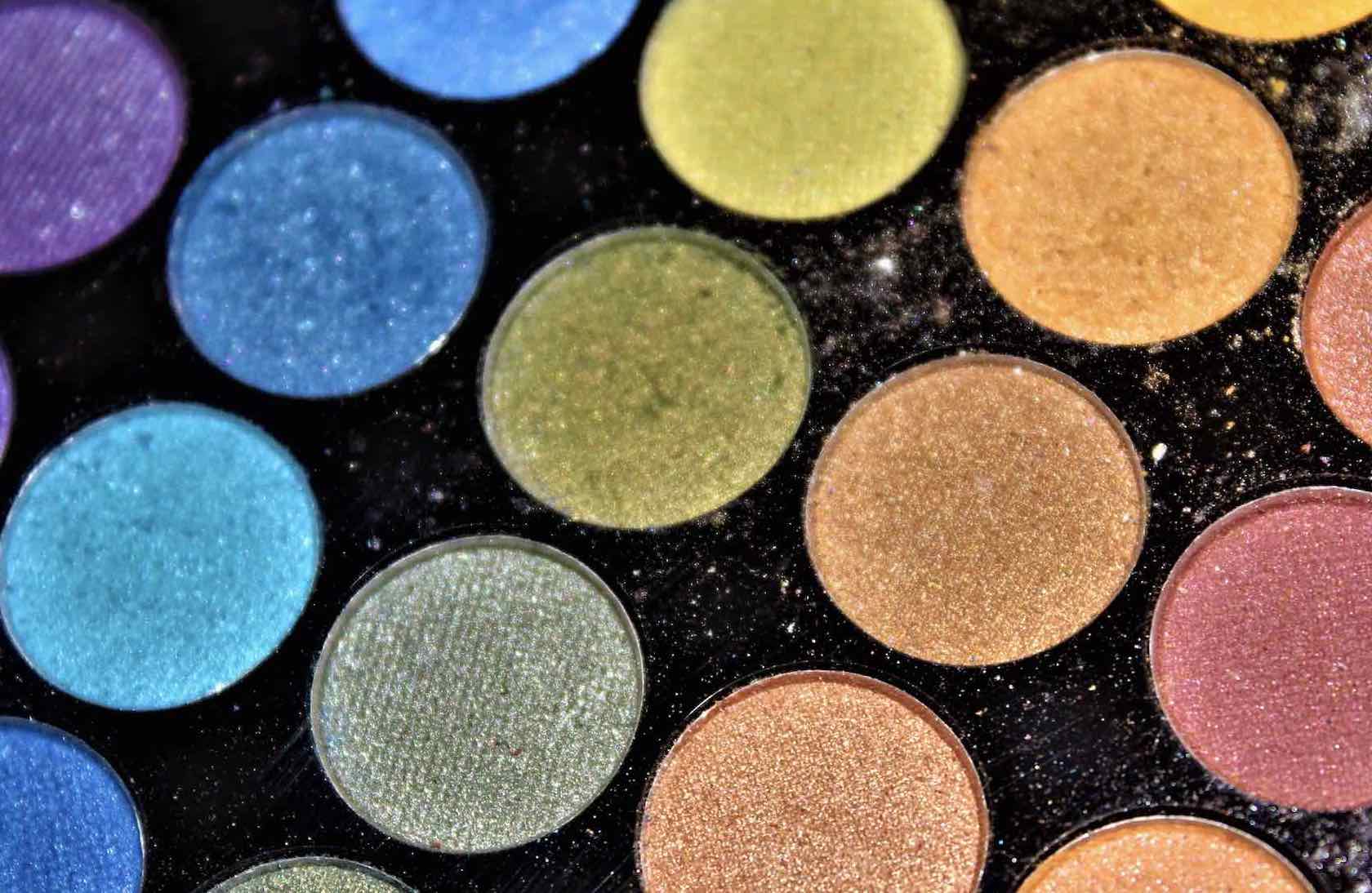 Close up of a colourful eyeshadow palette