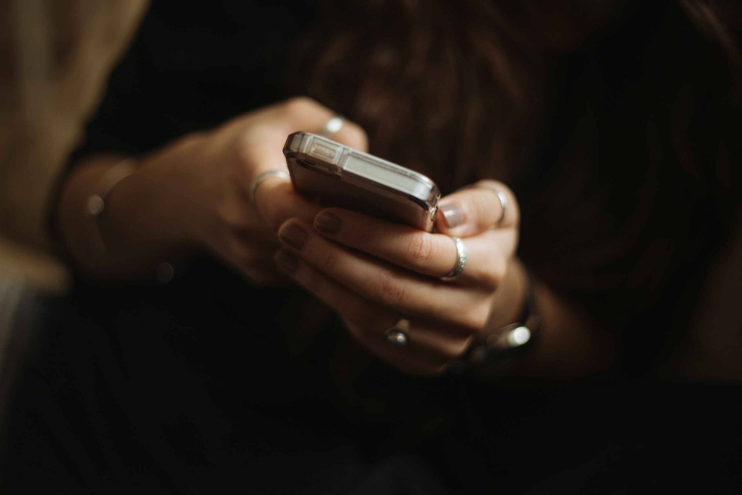 Hinge on a mobile phone