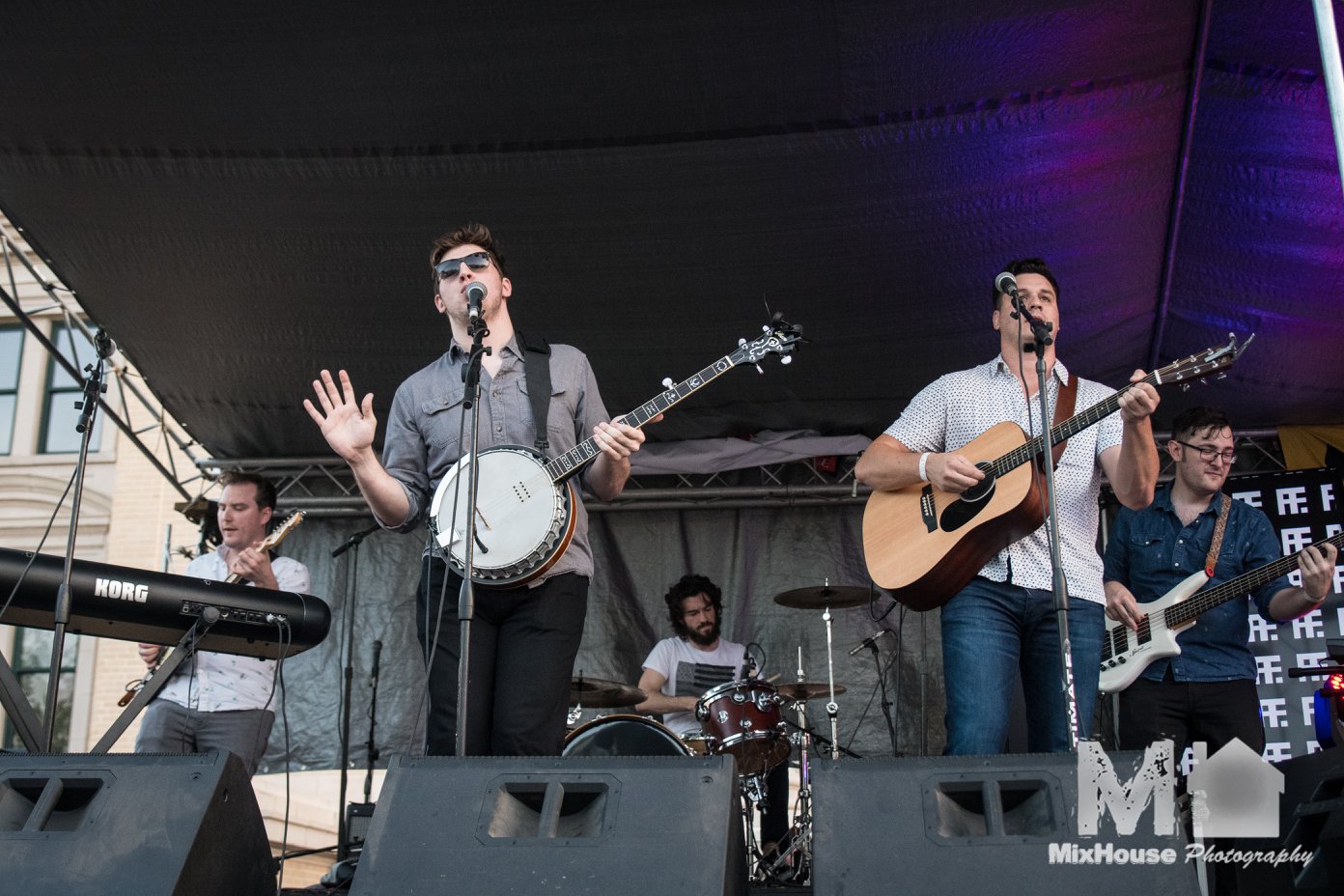 The_502s_performing_live_in_2018