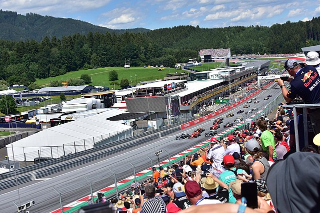 Formula 1 photo from the 2018 Austrian Grand Prix of the crowd and the start
