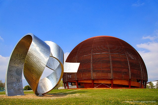 CERN, Genéve (46877471004).jpg