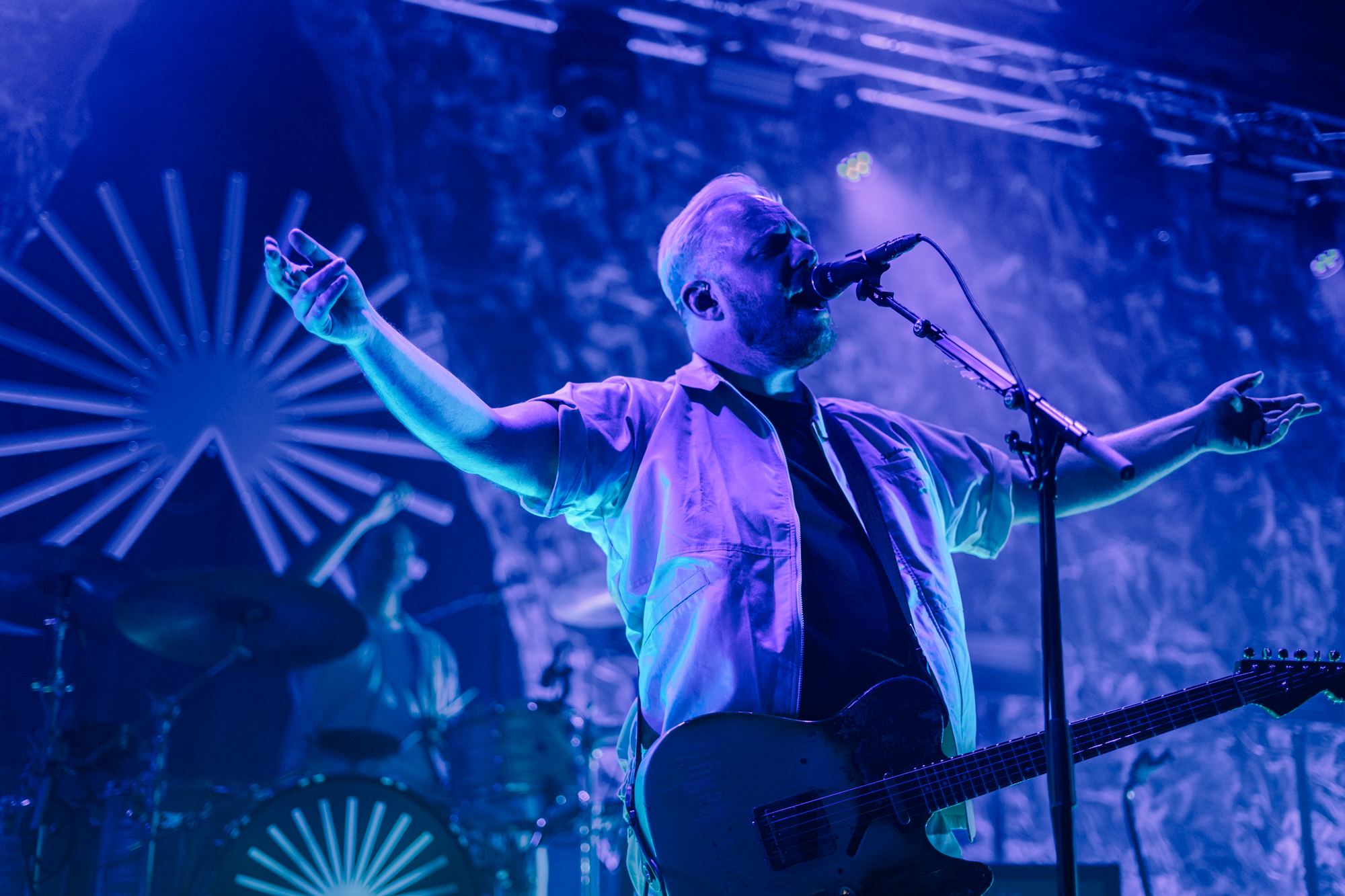 Jonathan Higgs performing with Everything Everything