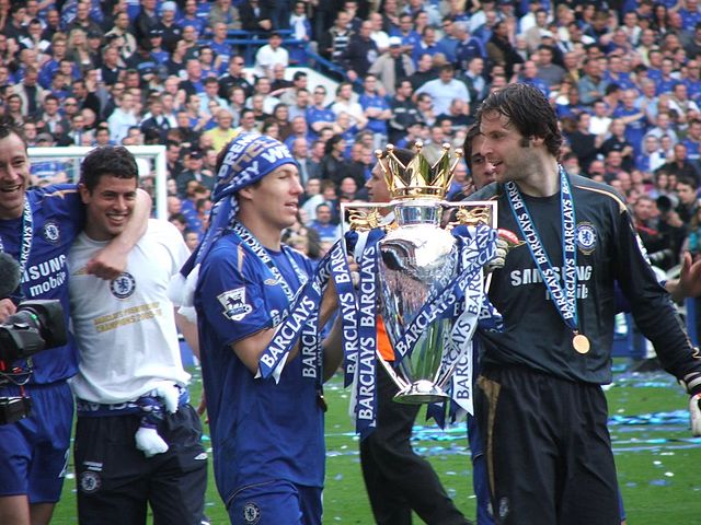 640px-Chelsea0506TrophyPresent
