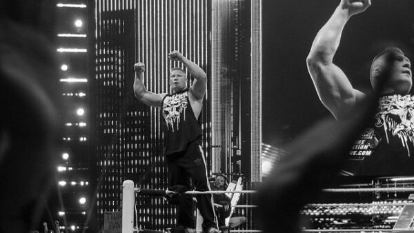 Brock_Lesnar_at_Raw,_Miami,_2_April_2012_(7236574138)