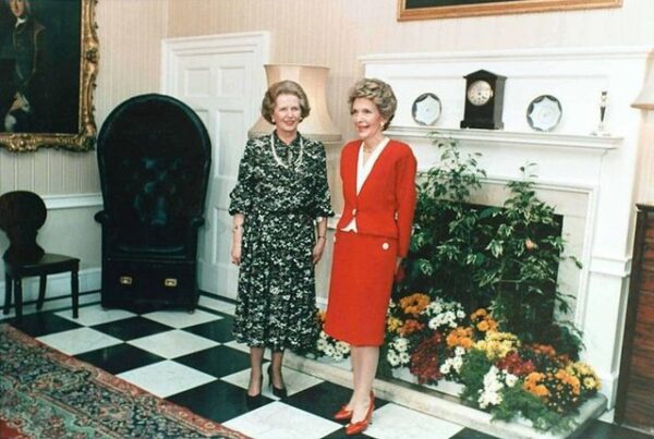 640px-Margaret_Thatcher_Nancy_Reagan_1986