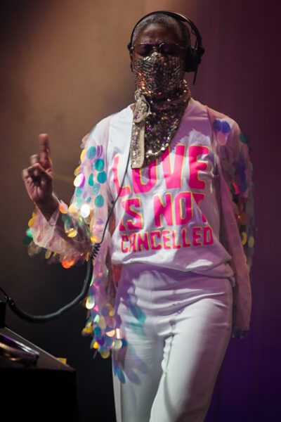 Livestream Performance For La Discotheque
