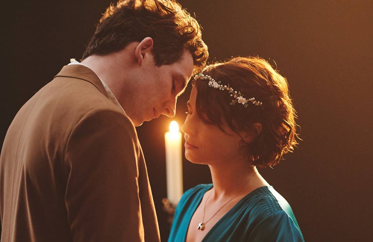 Josh-OConnor-Romeo-and-Jessie-Buckley-Juliet-in-Romeo-_LargeLandscape