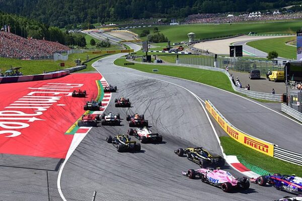 640px-2018_Austrian_Grand_Prix_turn_1_(43147259711)