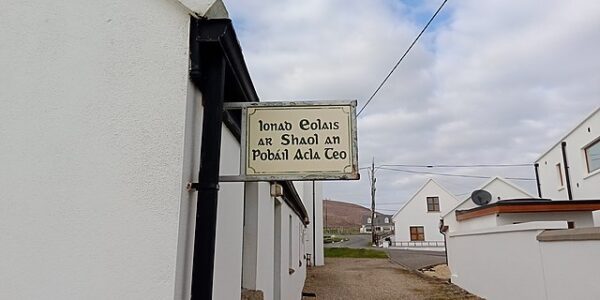 Dooagh_Folklife_centre_as_gaeilge