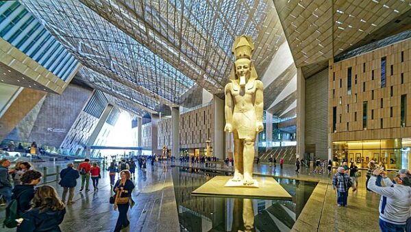 75 Tonnen Wiegt Die Kolossalstatue Des Ramses II Im Großen Ägyptischen Museum. 04
