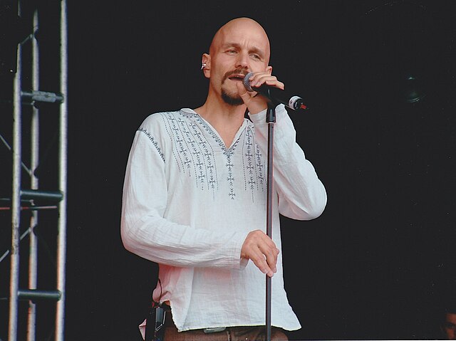 Tim_Booth_(James),_Guilfest_2004_(11861121463)