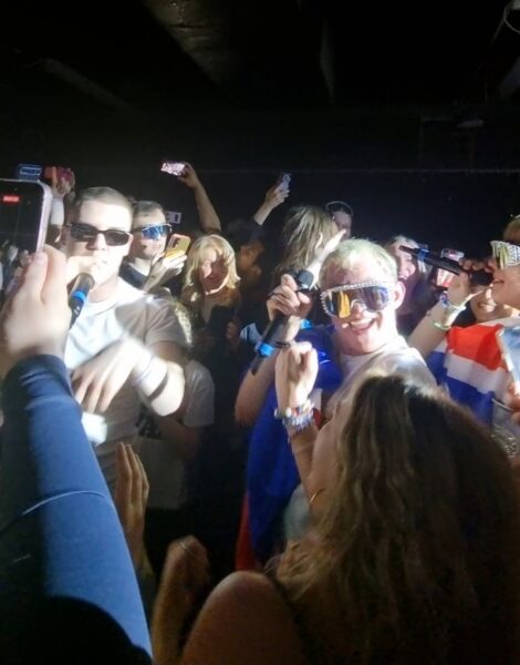 VÆB and GULLI in the middle of the crowd 