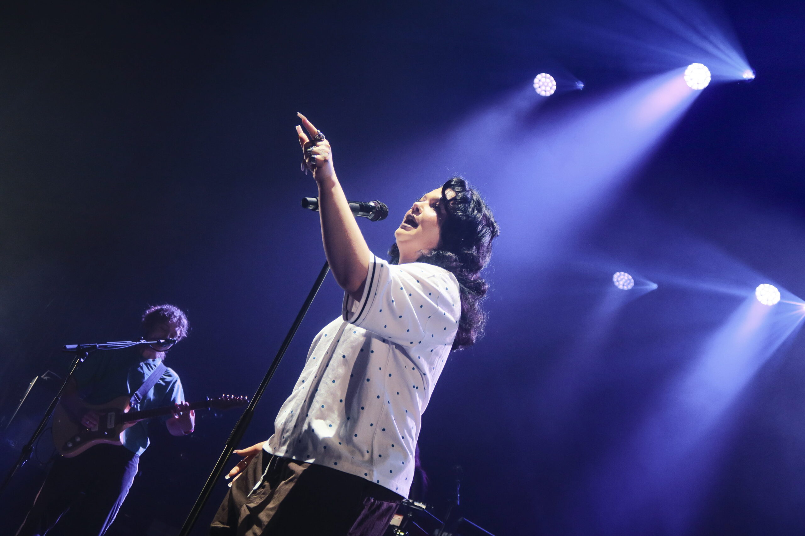 Lola Young performing in Manchester, o2 Apollo